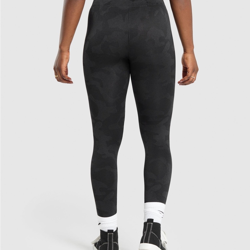 Gymshark Black Adapt Camo Set Medium Crop Top And Leggings - Picture 6 of 9